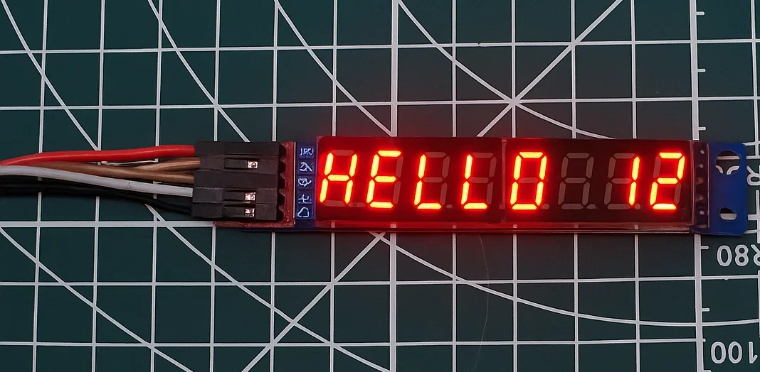 Image displaying the string on the MAX7219 7-segment module, connected to the Arduino.